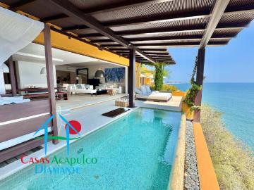 Con 2 albercas privadas, 4 recámaras y vista al mar