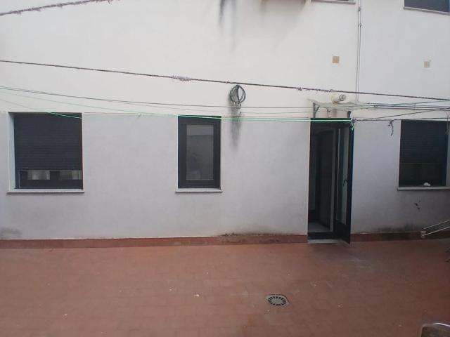 Con amplio patio y garaje en zona tranquila