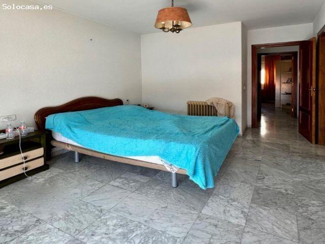 Con garaje, trastero y terraza privada de 90m2 en el centro de Cáceres