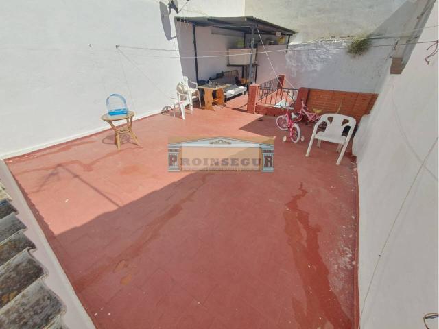 CON INQUILINO CASA EN VENTA EN CARTAMA