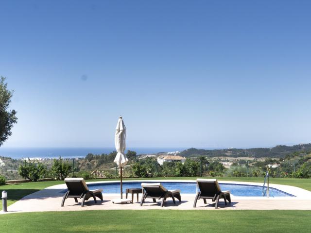 Con una ubicación privilegiada en primera línea de golf, la. 853m² Benahavís