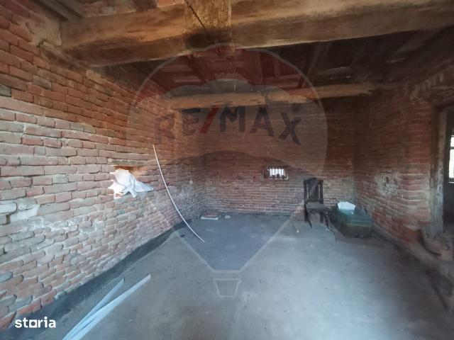 Conac Boieresc + 4876 mp teren intravilan la 12 km de Craiova