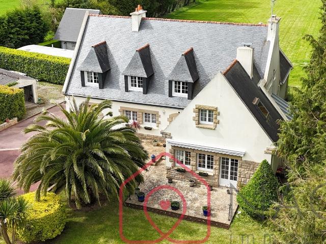 Concarneau — Demeure de style breton de 260 m² utiles sur un terrain clos de 6500m2