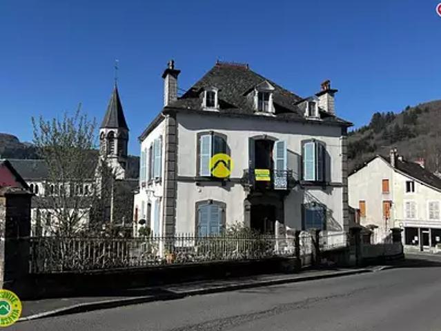 Condat 15190 Achat / Vente maison 9 pièces t9 terrasse