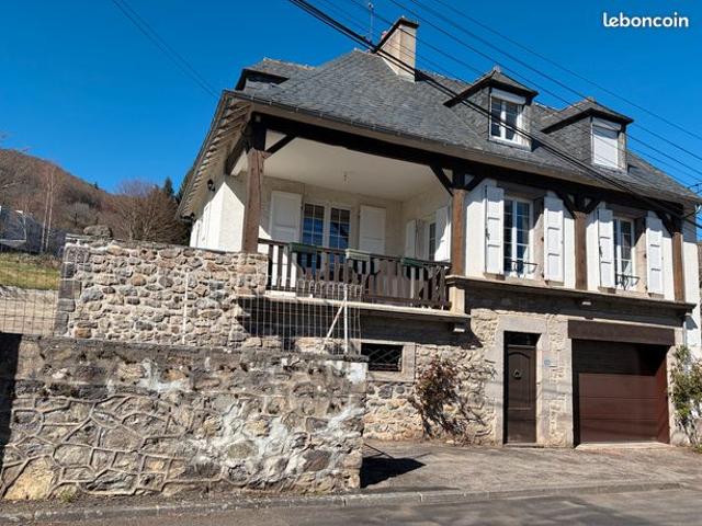 Condat Jolie Maison 116 m² sur 2142m² de terrain avec terrasse et garage