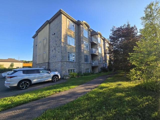 Condo 4 1/2 A Louer