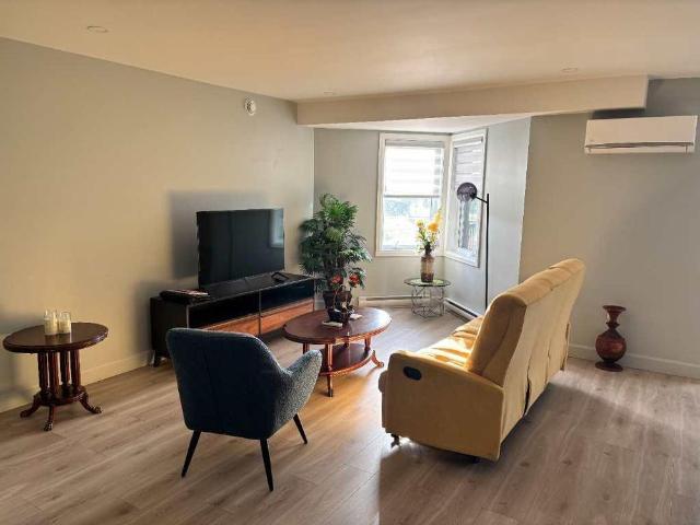 Condo 4 1/2 locatif moderne avec ascenseur