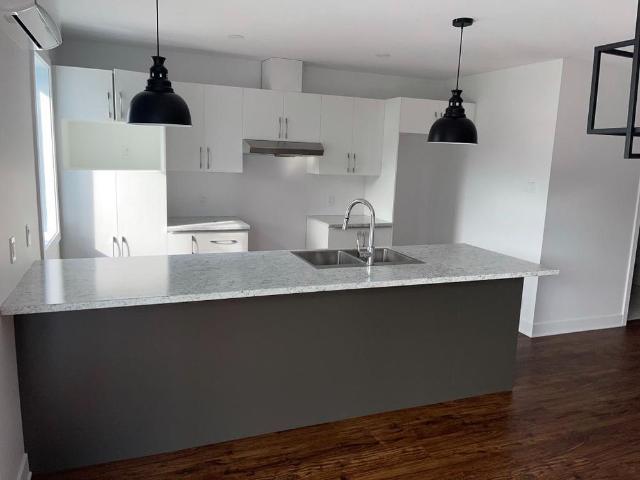 condo 5 1/2 a louer