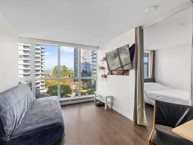 Condo 1 Bedroom For Rent Surrey BC 1600 ES103367944