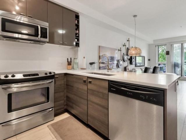 Condo 1 Bedroom For Rent Surrey BC 2000 ES102518497
