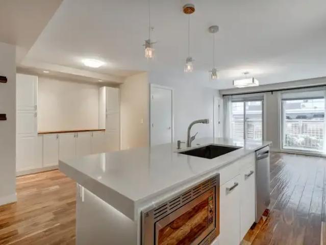 Condo 2 Bedroom For Rent Calgary AB 2350 ELS102085760