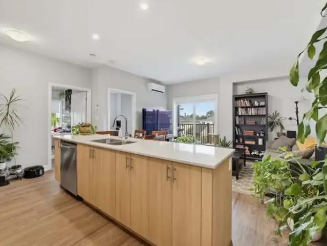 Condo 2 Bedroom For Rent Gloucester ON 2270 ES104957533