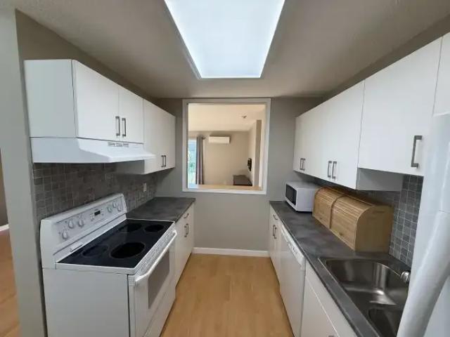 Condo 2 Bedroom For Rent Kelowna BC 1775 ELS103091354