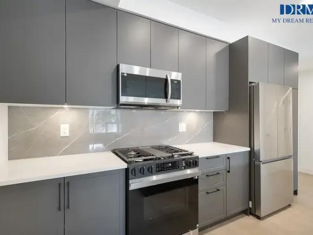 Condo 2 Bedroom For Rent Surrey BC 2500 ES102845846