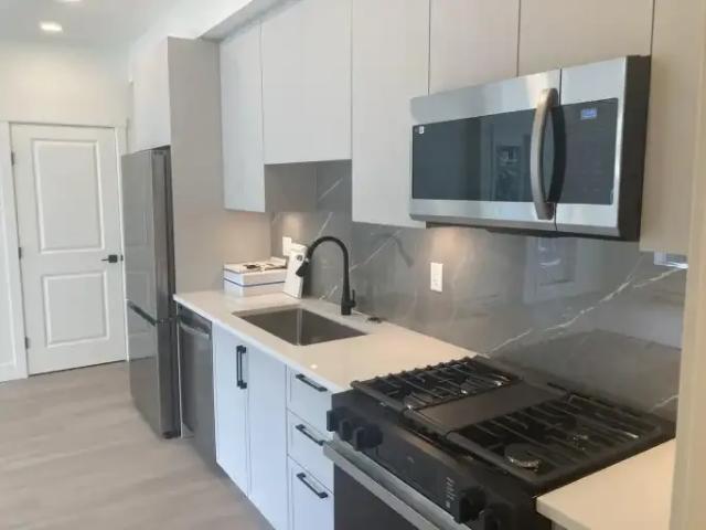 Condo 2 Bedroom For Rent Surrey BC 2225 ELS102846215
