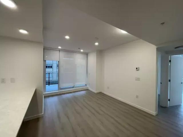 Condo 2 Bedroom For Rent Surrey BC 2300 ES103151367