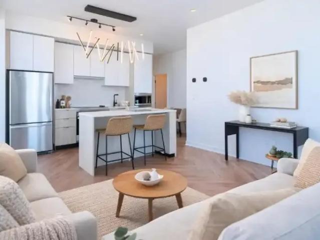 Condo 2 Bedroom For Rent Toronto ON 2700 ES98956200