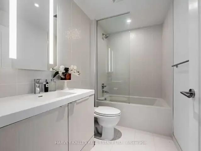 Condo 2 Bedroom For Rent Toronto ON 3300 ELS103091417