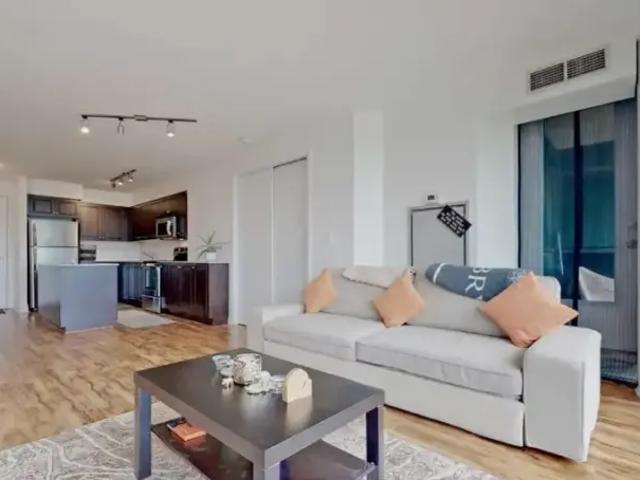 Condo 2 Bedroom For Rent Toronto ON 3600 ES99596572