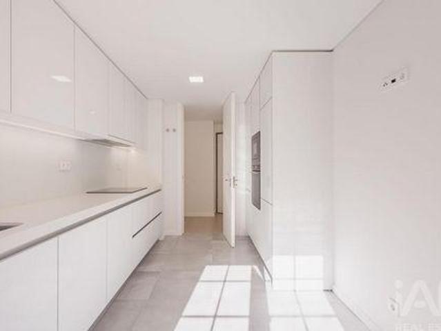 Condo 2 quarto, Amadora Lisboa DLS96392096