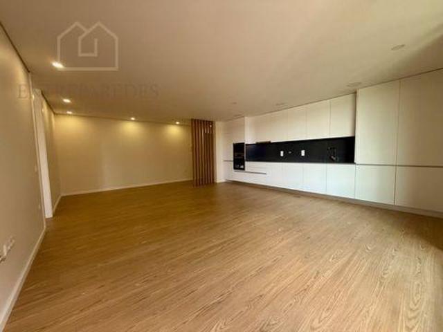 Condo 2 quarto, Espinho Aveiro DLS99129153