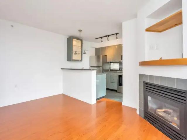 Condo 2.5 Bedroom For Rent Vancouver BC 3195 ES102715401