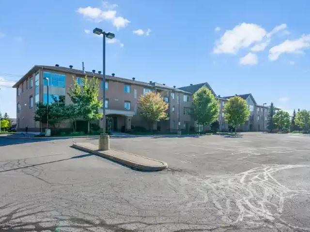 Condo 2.5 Bedroom For Rent Barrie ON 2300 ES103118748