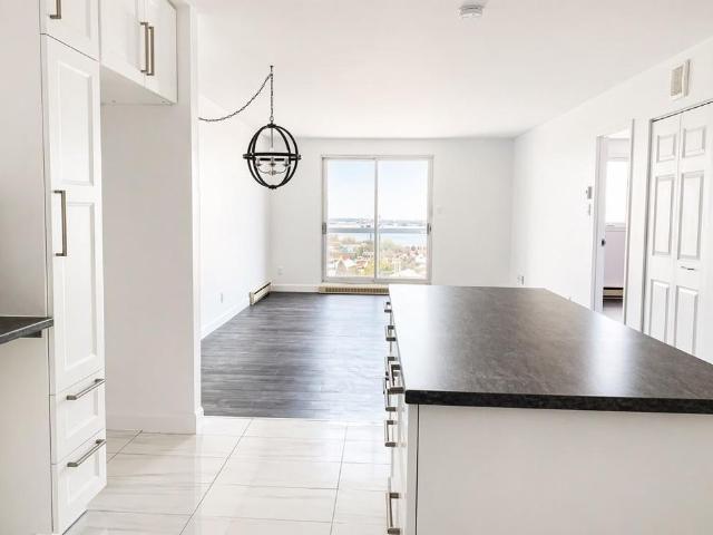 Condo 3½ avec vue fleuve + Château Frontenac | Stationnement intérieur | Lévis