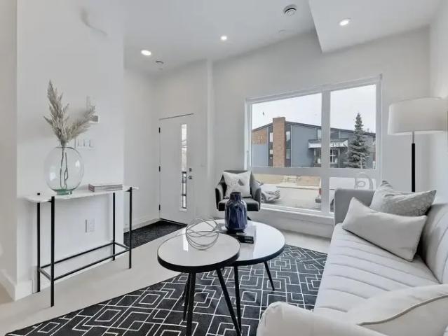 Condo 3 Bedroom For Rent Calgary AB 2600 ES96589634