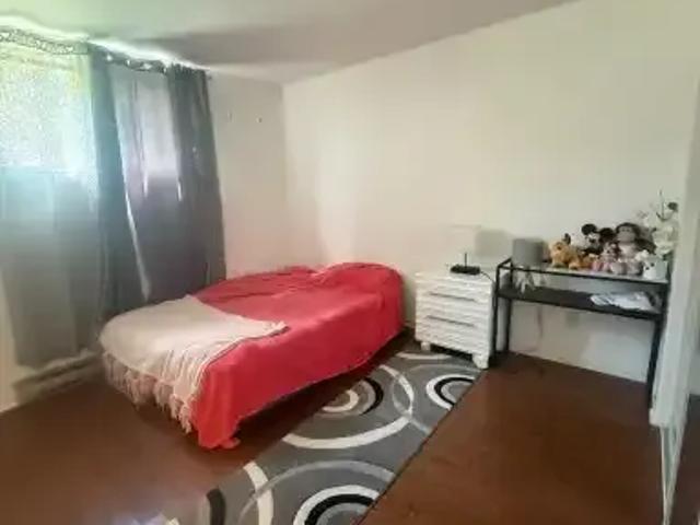 Condo 3 Bedroom For Rent Montreal QC 800 ES103322501