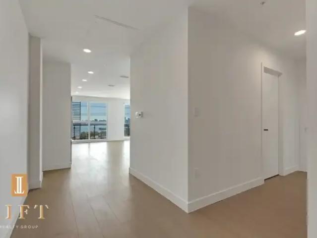 Condo 3 Bedroom For Rent North Vancouver BC 4490 ES103379765