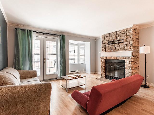 Condo 3 Chambres Avec Terrasse Et Stationnement