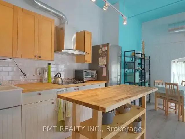 Condo Toronto ON 104957351