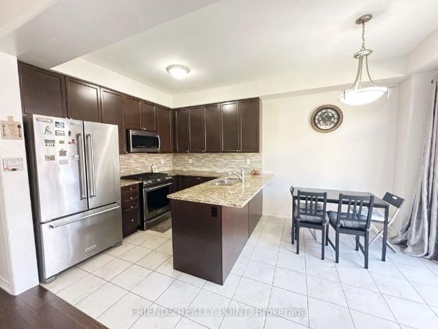 Condo Townhouse For Lease | E9233655