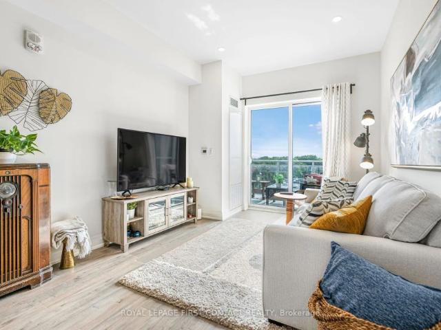 Condo Townhouse For Lease | S9055138