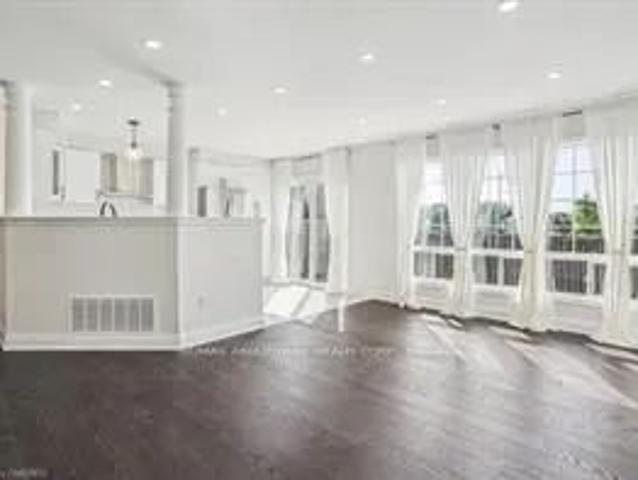 Condo Townhouse For Lease | W9248363