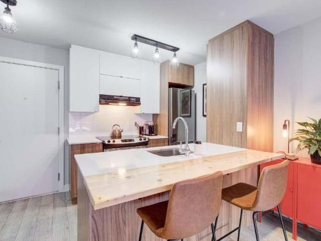 Condo à louer à Ahuntsic!