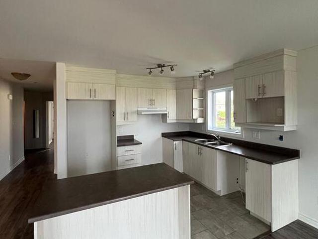 Condo à Louer 141 rue de la Fabrique, Aylmer Gatineau 9 photos | Logis Québec