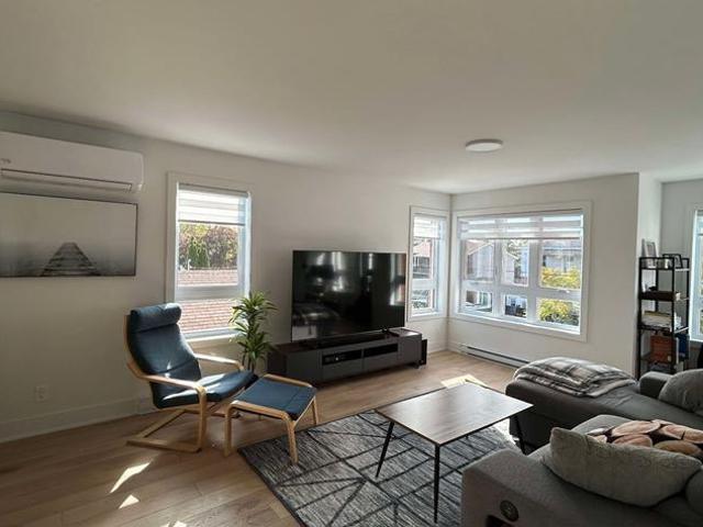 Condo à Louer 1275 rue Cartier, Le Vieux Longueuil Longueuil 17 photos | Logis Québec
