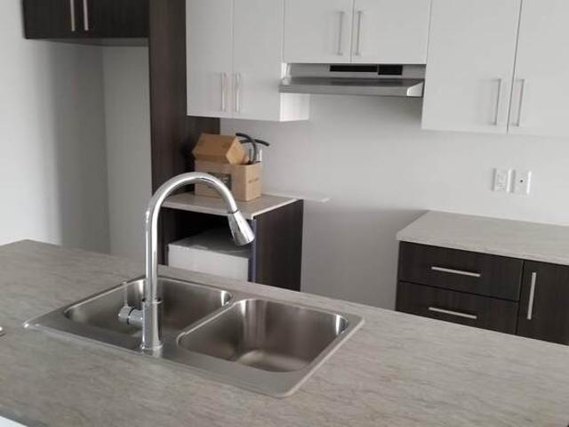 Condo à Louer 2 323 Avenue de l'Hippodrôme, Aylmer Gatineau 12 photos | Logis Québec