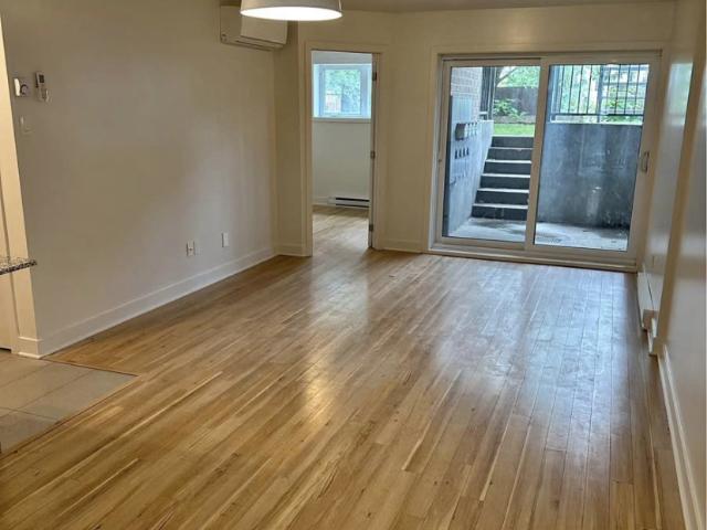 Condo à Louer 9432 Sherbrooke Est, Mercier/Hochelaga Maisonneuve Montréal 8 photos | Logis Québec