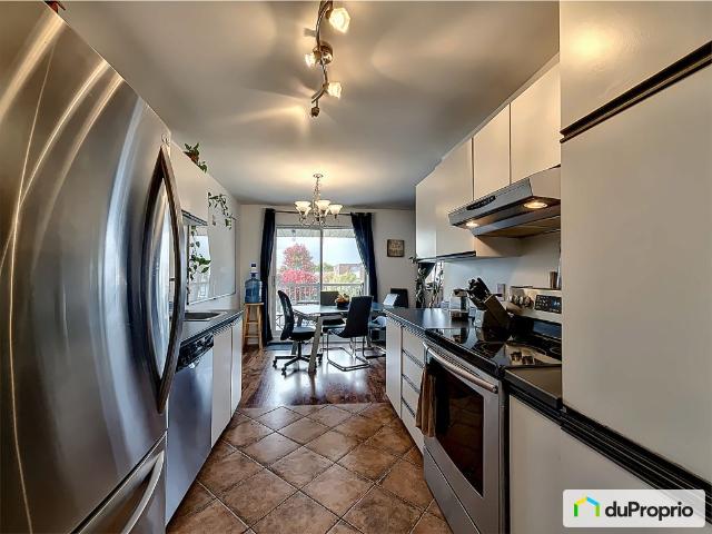Condo à vendre Longueuil St Hubert 2 chambres 1 salle de bain #1087