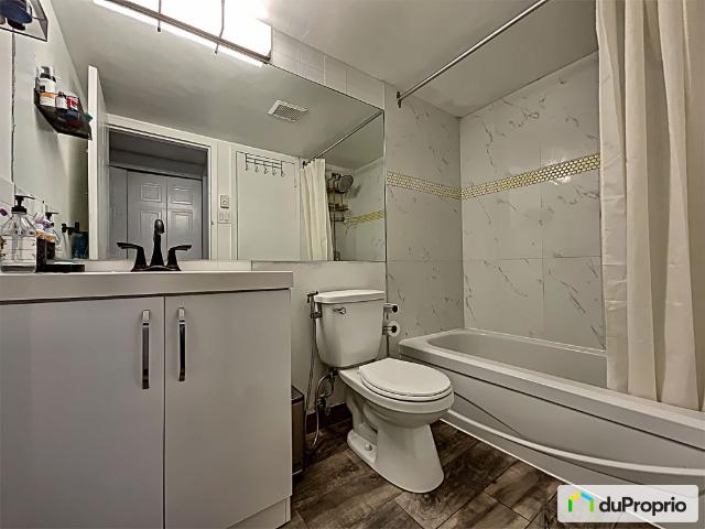 Condo à vendre Saint Laurent 3 chambres 1 salle de bain #1095