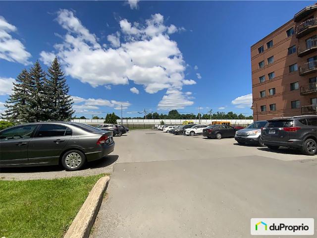 Condo à vendre Saint Laurent 4 chambres 2 salles de bain #1076