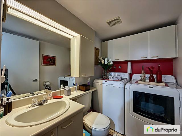 Condo à vendre St Lambert 2 chambres 1 salle de bain #1093