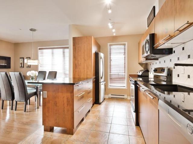 Condo de bonne dimensions à louer 966 pc, disponible le 1er sept