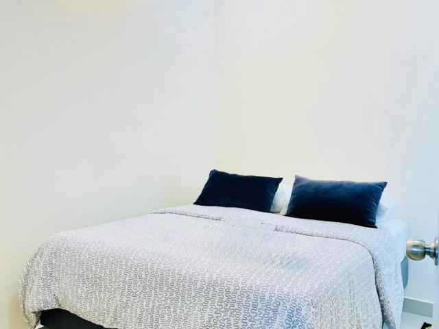 Condo, Free Park Outside. Middle Room at Taman Taming Jaya, Balakong