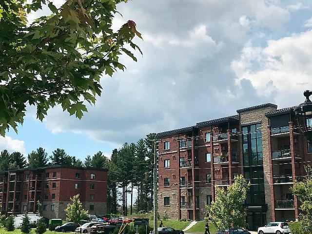 Condo Lumineux à Vendre