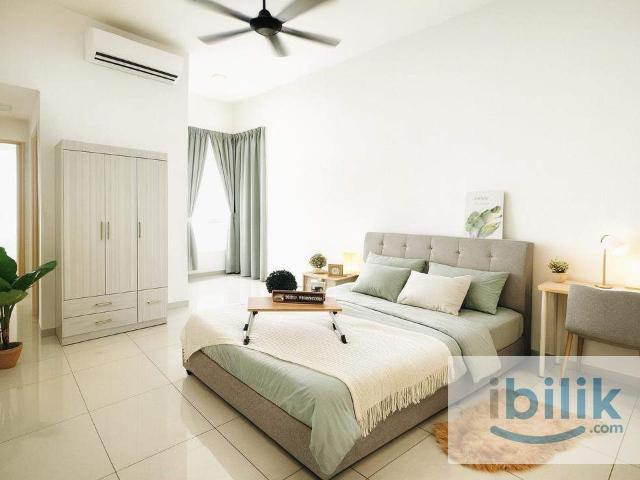 Condo Master Room, Free Parking near MRT Taman Equine, UPM, Seri Kembangan