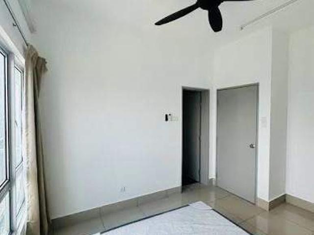 Condo Master Room. Own Bathroom at Taman Sri Serdang, Seri Kembangan